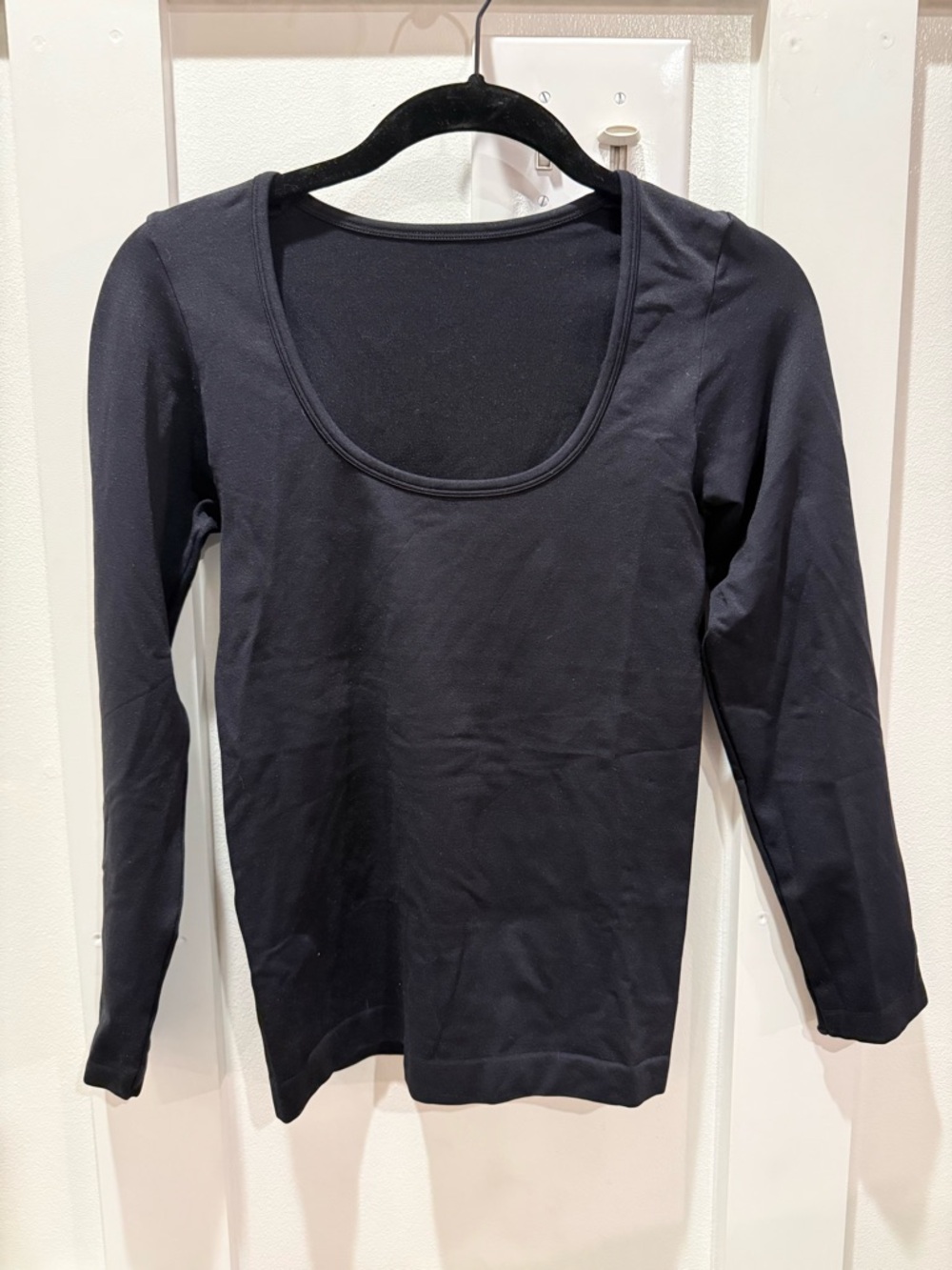 Black Scoop Neck Long Sleeve Top